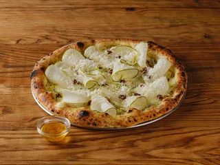 Піца груша-горгонзола з трюфельним медом (650g)