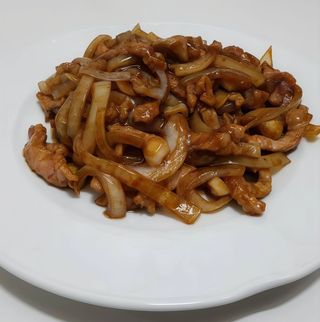 63 Ternera Con Cebolla