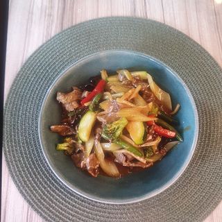 Danie z wołowiny w sosie słodko-kwaśno-ostrym 500g