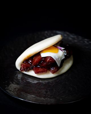 Pan bao de masa madre con atún rojo