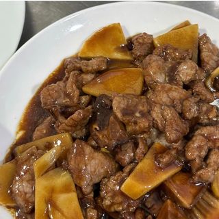 Ternera con Bambú y Setas Chinas