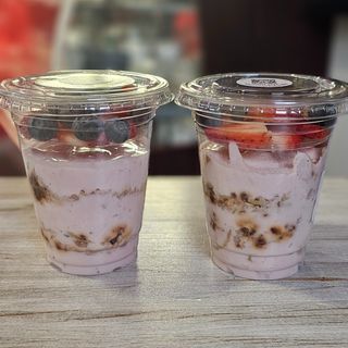 Плодов йогурт с плодове и мюсли ПРОМО 2 броя