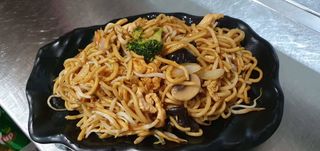 Massa Salteada com Galinha e Legumes