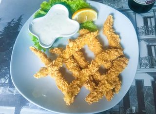 Пилешки пръчици с корнфлейкс