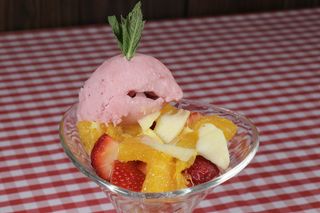 Macedonia de frutas con helado