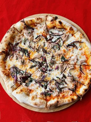 ტუნას პიცა 35სმ, 8 ნაჭერი