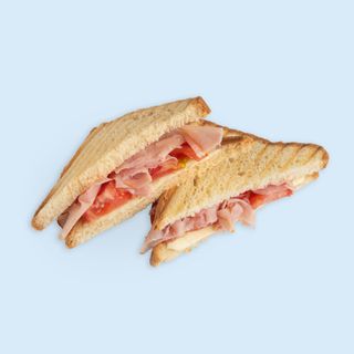 ტოსტი ლორით და ყველით