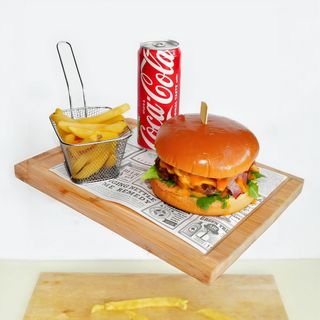 Point burger + Coca Cola 0.33l