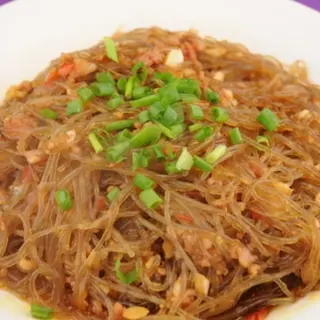 Spaghetti di soia saltato con i gamberi e le verdure  虾仁炒粉丝