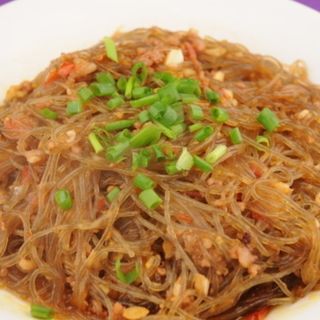 Spaghetti di soia saltato con i gamberi e le verdure  虾仁炒粉丝