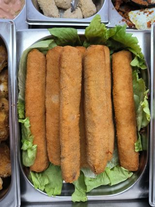 Flamenquin con patatas fritas
