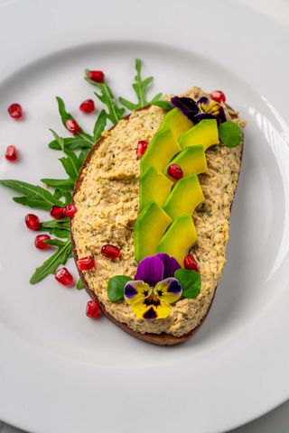 Avocado tost sa kajganom