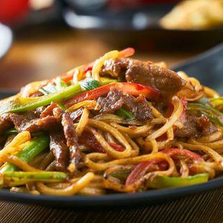 Makaron Sojowy z Kurczakiem i Warzywami