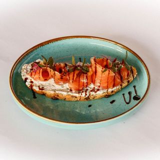 Bruskete sa lososom i rikotom