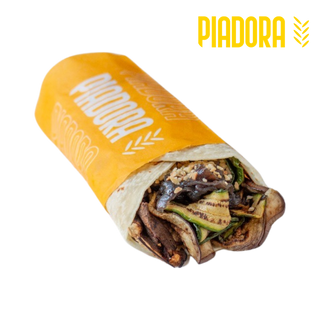 Melanzane e zucchine grigliate, cipolle caramellate e granella di nocciole