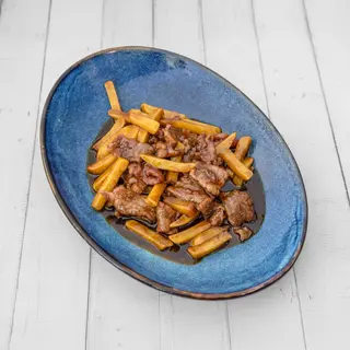 Ternera con Patatas Fritas en Salsa de Ostras