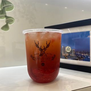 Strawberry green tea with jelly