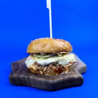 Rolani svinjski burger + pomfrit +Coca Cola
