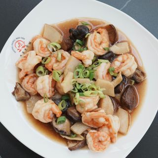 Gamberi con funghi e bambù 