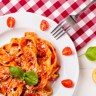 Spaghetti z sosem pomidorowym