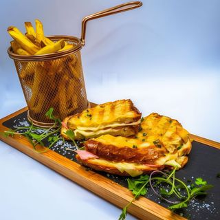 Tosta Mista com batatas caseiras