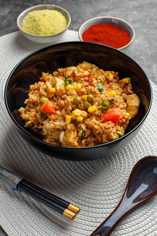 Orez prăjit cu pui Beijing