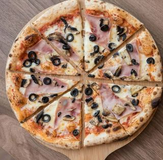 Pizza Prosciutto e funghi