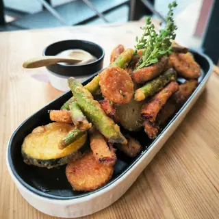 Tempura de Legumes e Alho Negro