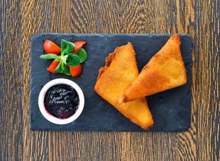 Хрупкаво сирене със сладко от боровинки (250гр.)