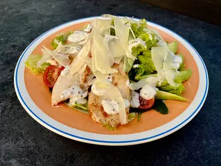 З куркою, авокадо та йогуртовим соусом (380г)