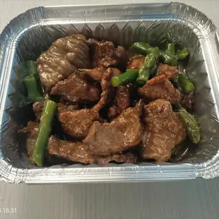 214. Vitello con asparagi
