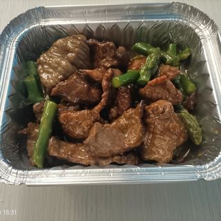 214. Vitello con asparagi