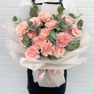 Вukiet z różowymi goździkami