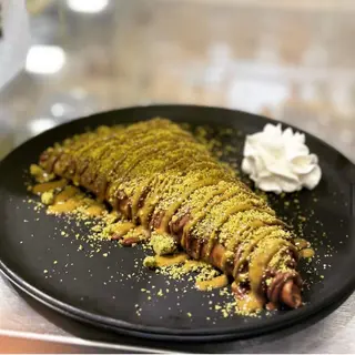 Crêpe Pistachio + Crêpe Ferrero