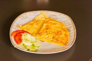 Omlet sa sirom i šunkom