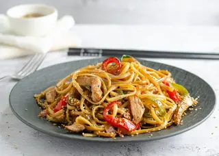 103. Teppanyaki Tallarines Frito Con Pollo