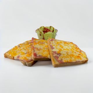 Сандвич на грил с пуешко и кашкавал