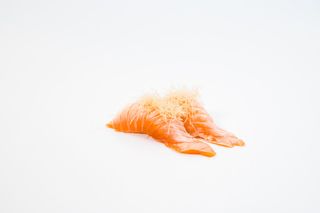 91. Nigiri De Salmón Flambeado (2 Pzs.)