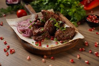 Frigarui din muschi de vita pe grill