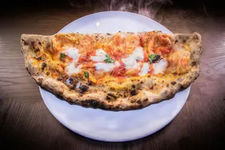 CALZONE CON SALAME