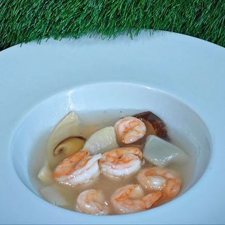 Gamberi con bambù e funghi