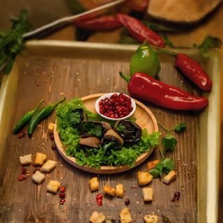 ბადრიჯანი ნივრით