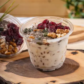 Здравословна закуска с кисело мляко (300г)