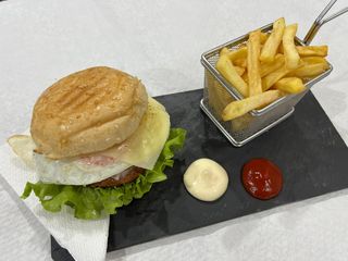 Hambúrguer com Ovo