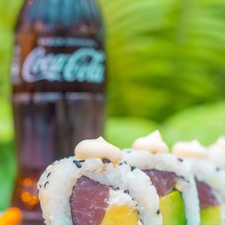 ONLY ONE (8 Pzas + 1 Bebida)