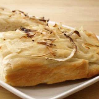 Focaccia 3 Quesos con cebolla