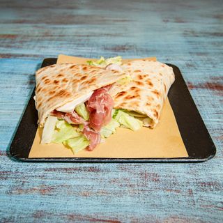 1. Crudo, insalata, mozzarella, pomodoro