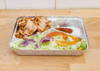 Menù piatto kebab con insalata