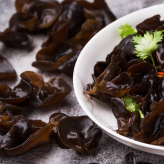 Ternera Con Orejas De Madera