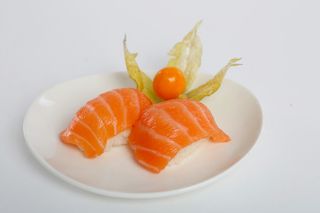 Nigiri z łososiem 2szt